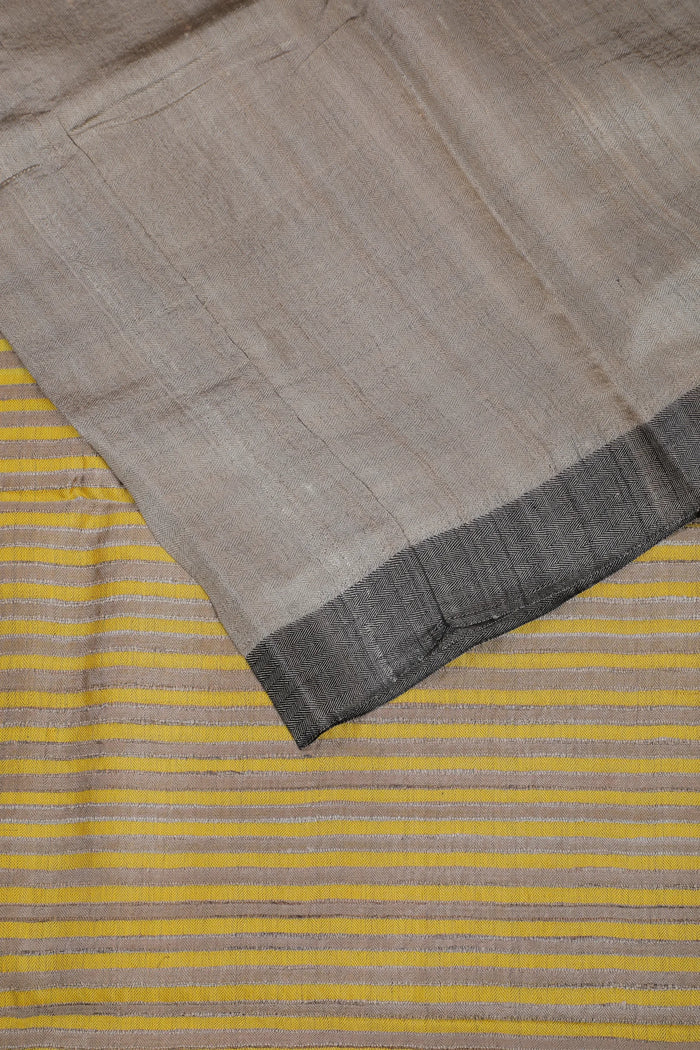 Beige Handloom Mooga Silk Tussar Saree with Yellow Contrast Blouse Piece - detail 3
