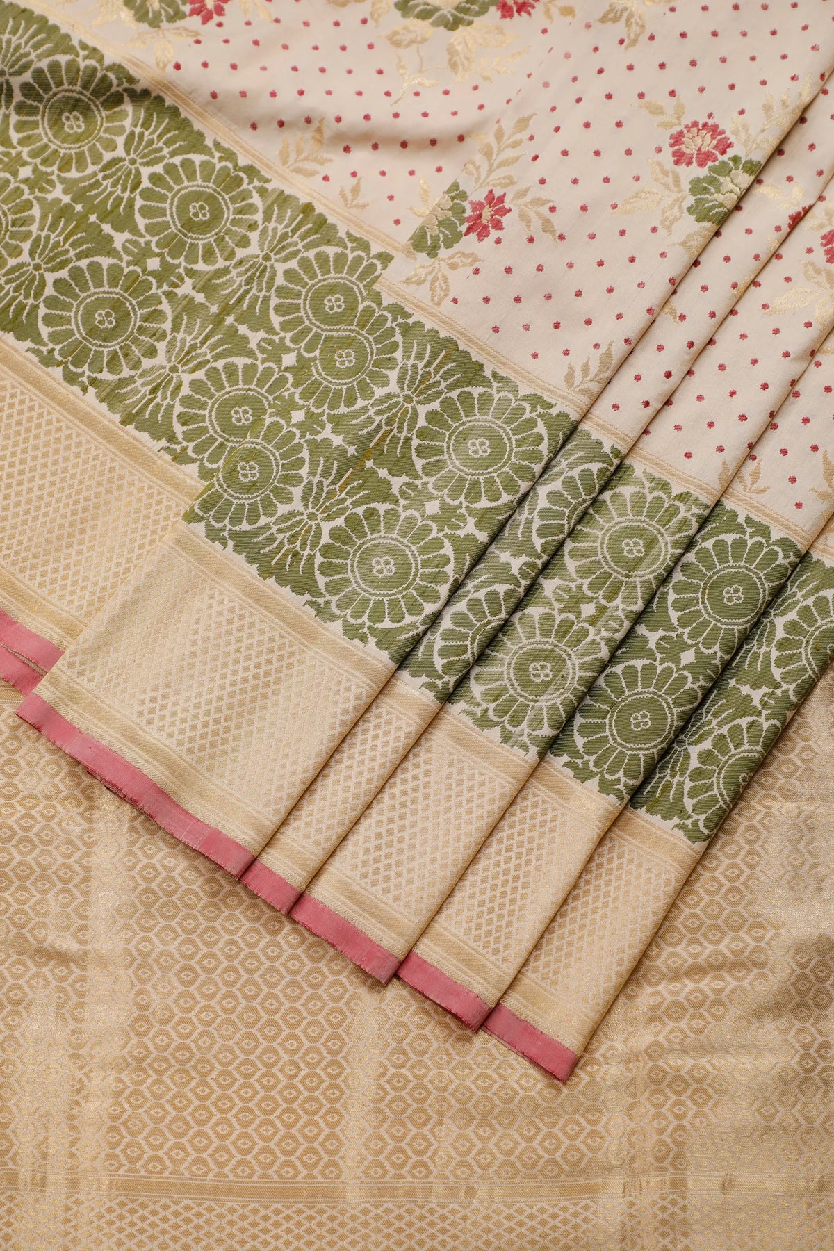 Off White Handloom Pure Silk Benarasi Saree in Kadhua Weave