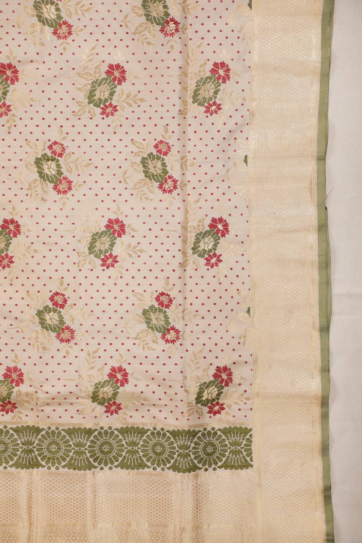 Off White Handloom Pure Silk Benarasi Saree in Kadhua Weave