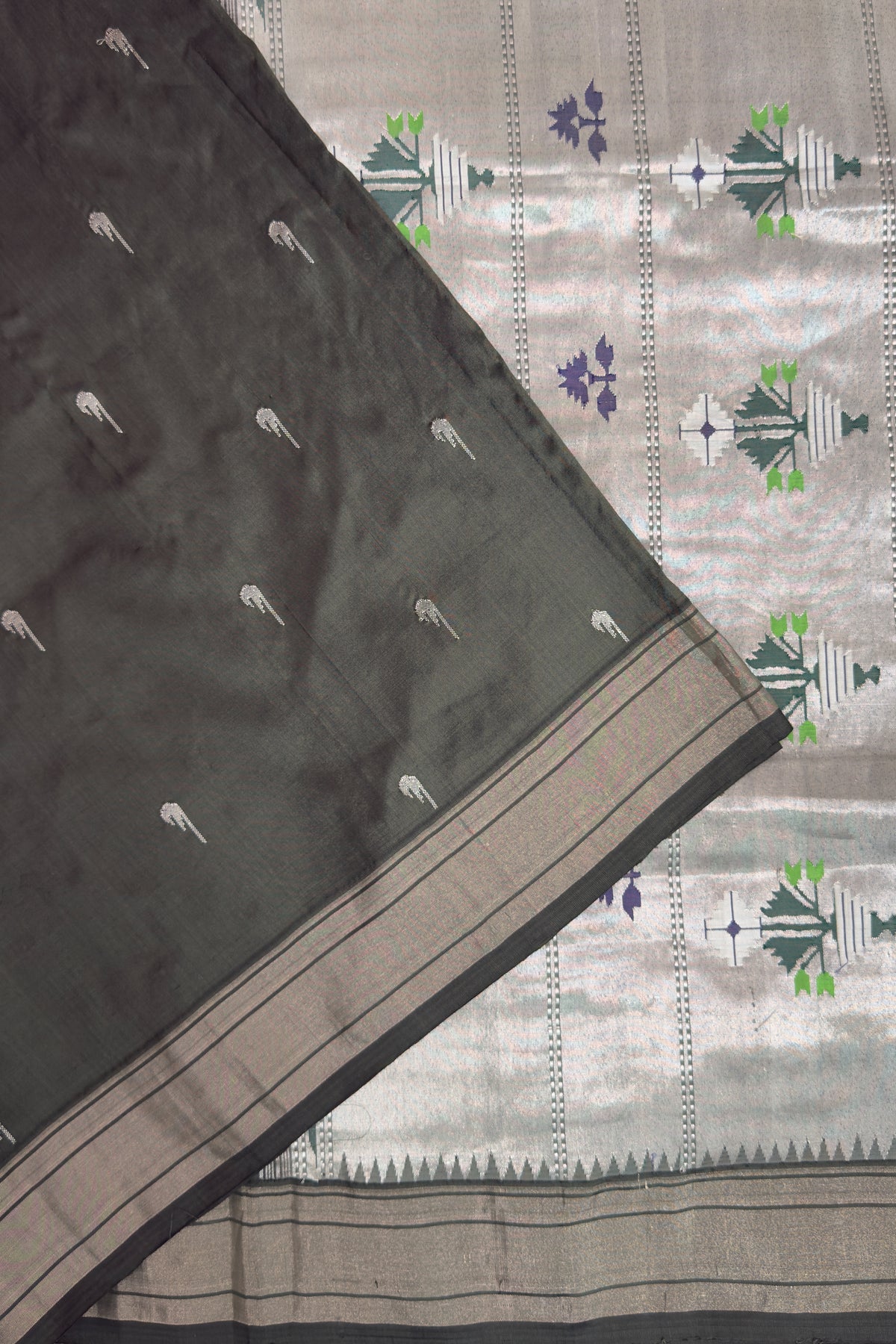Olive Green Vintage Asawali Handloom Paithani