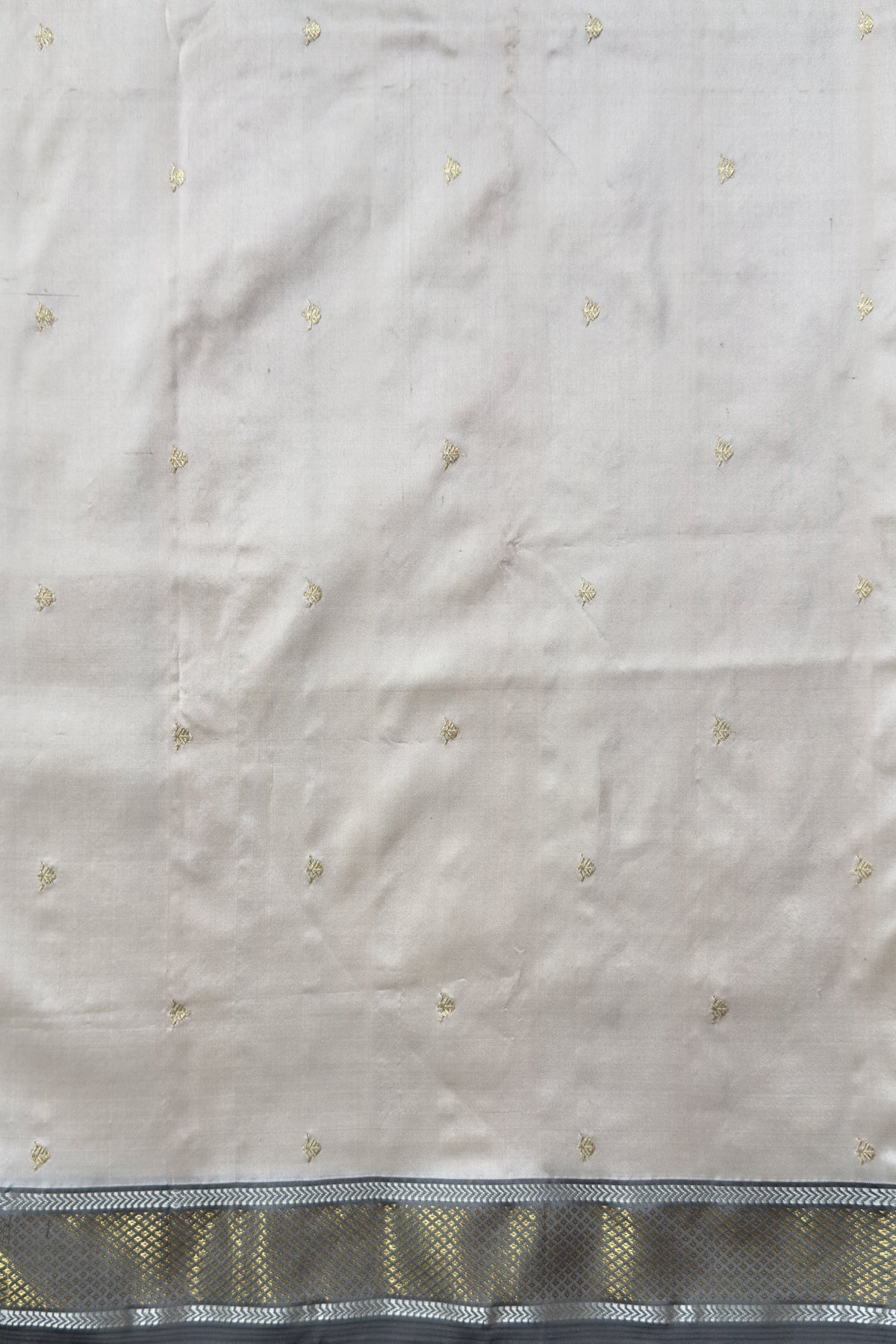 Pearl White Vintage Asawali Handloom Paithani