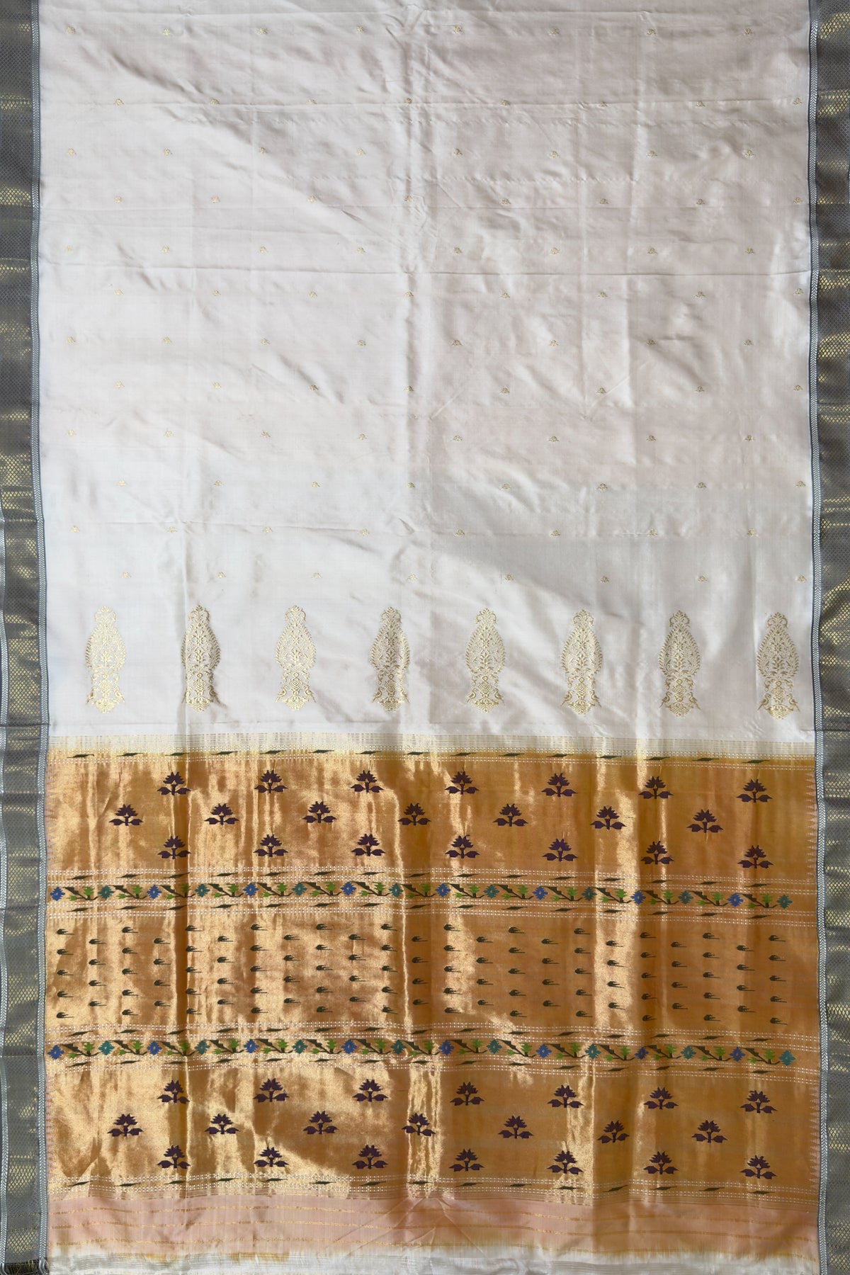 Pearl White Vintage Asawali Handloom Paithani