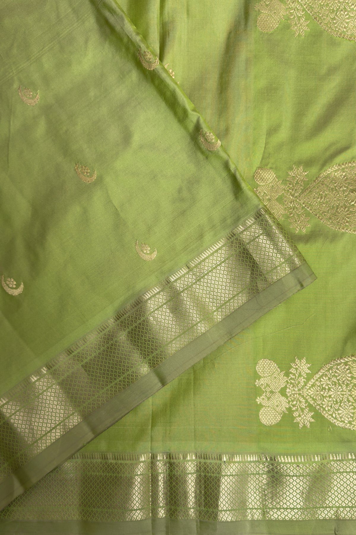 Pista Green Vintage Pure Silk Handloom Paithani Chandrakala