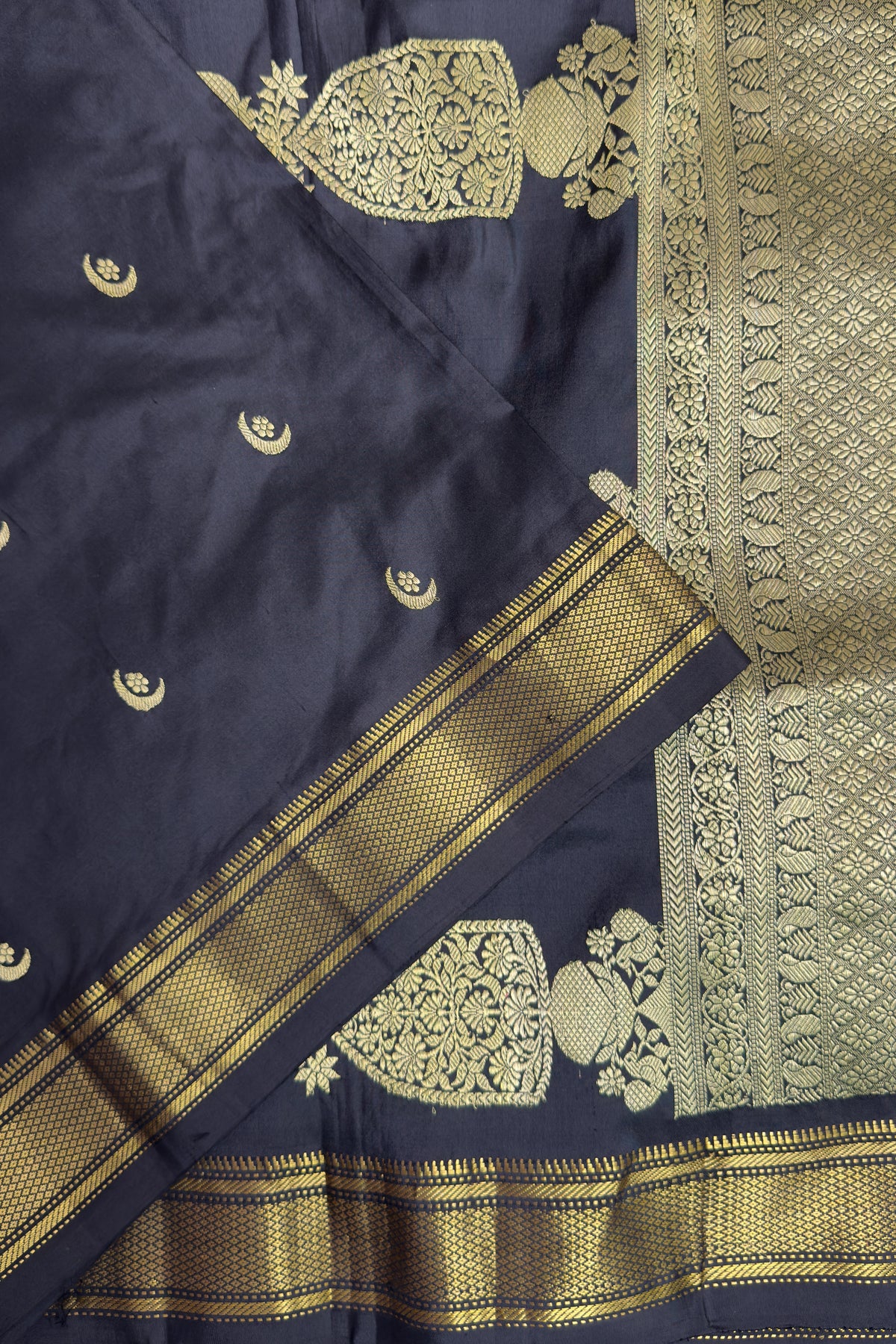 Black Vintage Pure Silk Handloom Paithani Chandrakala