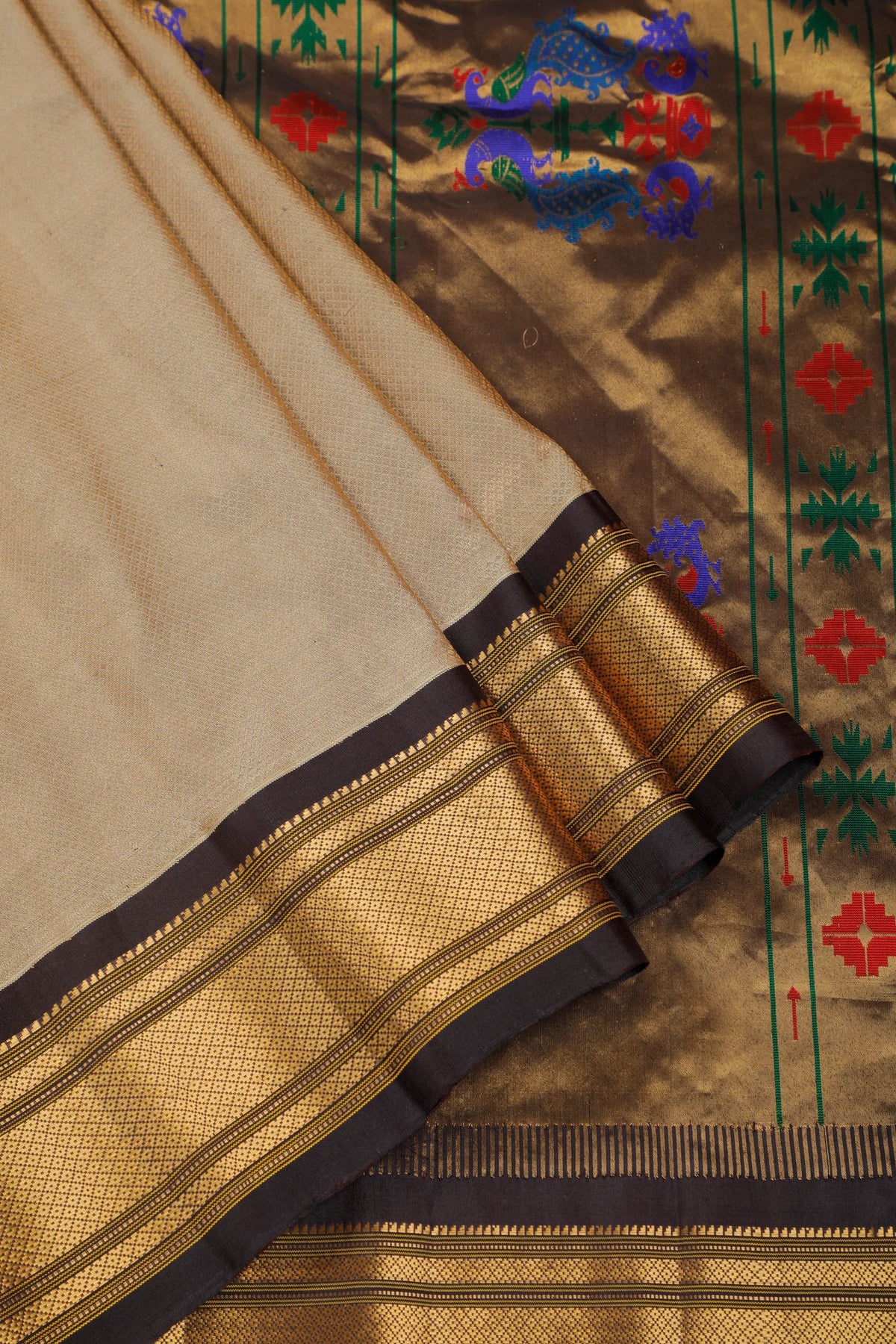 Ivory Handloom Pure Silk Gadwal Saree in Brocade Design