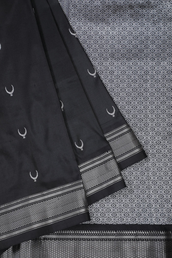 Black Handloom Pure Silk Paithani Saree - Raja Dinkar Kelkar Museum Special - detail 2
